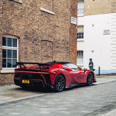 SF90FXX ফেরারি SF90 বডি কিট সামনের এবং পিছনের গাড়ি বাম্পার সাইড স্কার্ট হুড রেললাইট