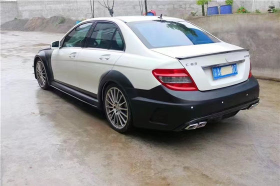 মার্সেডিজ W204 C63 বডি কিট W204 আপগ্রেড করা কালো সিরিজ স্টাইল ফ্রন্ট এবং রিয়ার বাম্পার হুড ওয়াইডবডি কিট